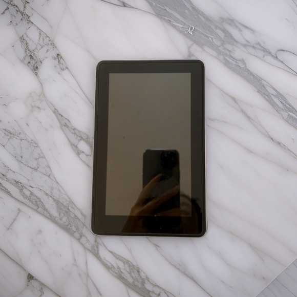 Old generation Kindle Fire - Picture 1 of 4